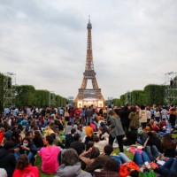 bastille day fireworks at the eiffel tower on july 14th 2021 - concert stock-fotos und bilder
