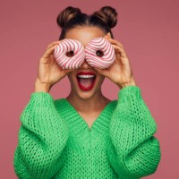 beautiful woman holding donuts - food stockfoto's en -beelden