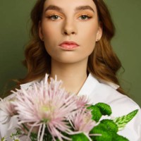 beautiful young woman with flowers - fashion photos et images de collection