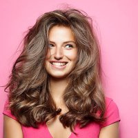 beautiful young woman with messy hair - hairstyle stock-fotos und bilder