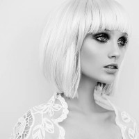 belle femme avec une coiffure élégante - fashion photos et images de collection