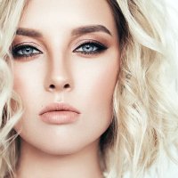 belle femme avec une coiffure élégante - hairstyle photos et images de collection