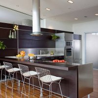bertoia stools at counter in contemporary kitchen - home decoration stock pictures, royalty-free photos & images