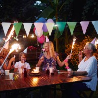 birthday party - garden decoration stockfoto's en -beelden