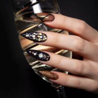 black and gold manicure with diamonds. high-quality photo - nails art stock pictures, royalty-free photos & images