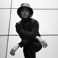 black and white outdoor portrait of the stylish girl - fashion stock pictures, royalty-free photos & images