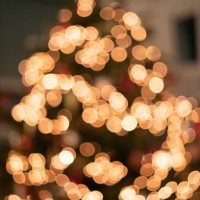 bokeh image of christmas tree - home decoration stock pictures, royalty-free photos & images