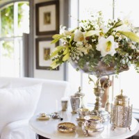 bouquet and silver on living room table - home decoration stock pictures, royalty-free photos & images