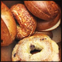 box of bagels - junk food stock-fotos und bilder