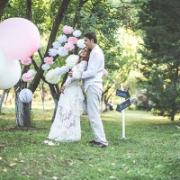 bride, groom and balloons - garden decoration stock pictures, royalty-free photos & images