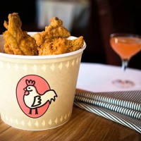 bucket of fried chicken on restaurant table - junk food stock pictures, royalty-free photos & images
