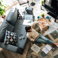 businesswoman eating pizza and studying at home during quarantine - junk food stock pictures, royalty-free photos & images