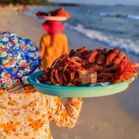 cambodian women selling fresh lobsters on the beach, sihanoukville, cambodia - food stock pictures, royalty-free photos & images