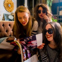 caucasian women reading magazine - fashion photos et images de collection