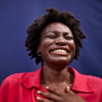 cheerful young woman smiling with eyes closed - hairstyle stockfoto's en -beelden