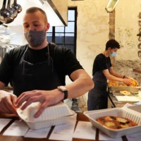 Chef Ray O'Connor prepares for takeaway orders at Ada Restaurant on September 24, 2021 in Auckland, New Zealand. Ada Restaurant in the Auckland...