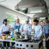 chef teaching students during cooking class - food stock pictures, royalty-free photos & images
