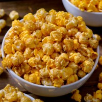 chicago style popcorn, caramel and cheddar mix - food stock pictures, royalty-free photos & images