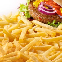 chicken burger with fries - junk food stockfoto's en -beelden