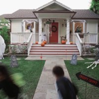 children (4-5) in halloween costume running at house - garden decoration stock pictures, royalty-free photos & images