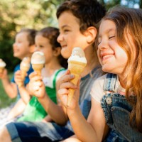 children eating ice cream in the summer - food stock pictures, royalty-free photos & images
