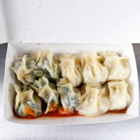 chinese dumplings in a cardboard take out box - junk food stock pictures, royalty-free photos & images