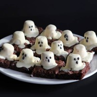 chocolate brownie ghosts - food stockfoto's en -beelden