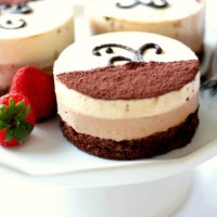 chocolate mousse cakes - junk food stock-fotos und bilder