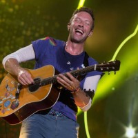 Chris Martin of Coldplay performs during the 'A Head Full Of Dreams' Tour at Ciudad de La Plata Stadium on November 14, 2017 in La Plata, Argentina.