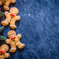 christmas backgrounds: homemade gingerbread cookies border with copy space. - food stock pictures, royalty-free photos & images