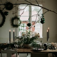 christmas decorations and set table - home decoration stock pictures, royalty-free photos & images