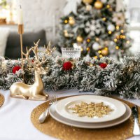 christmas dining table - home decoration stock pictures, royalty-free photos & images