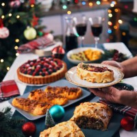 christmas dinner with vegan mushroom beef wellington, butternut squash, green beans and berry pie - food stock pictures, royalty-free photos & images