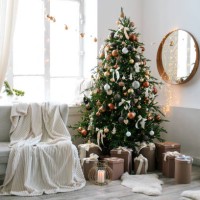 christmas tree decorating in home. - home decoration stockfoto's en -beelden