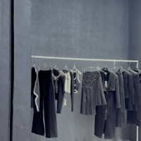 clothes display in clothing store - fashion photos et images de collection