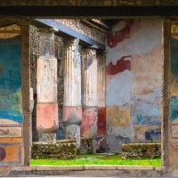 colorful frescoes in a roman villa in pompeii, italy - garden decoration stockfoto's en -beelden
