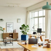 computer monitor on desk at home office - home decoration stock pictures, royalty-free photos & images