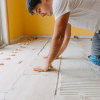 construction worker installing tiles - home decoration stock pictures, royalty-free photos & images