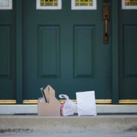 contactless food delivery on doorstep - food stock pictures, royalty-free photos & images