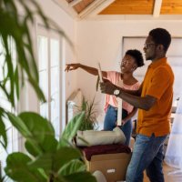 couple arranging new home - home decoration stock pictures, royalty-free photos & images