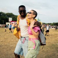 couple at a music festival - concert stock pictures, royalty-free photos & images