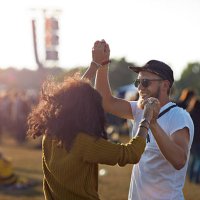 couple dancing at music festival - concert stock pictures, royalty-free photos & images