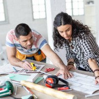 couple decorating new home - home decoration stock pictures, royalty-free photos & images