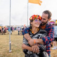couple in love at a music festival - concert stock pictures, royalty-free photos & images