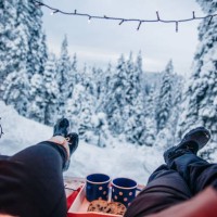 couple resting in car trunk during winter - food stock pictures, royalty-free photos & images