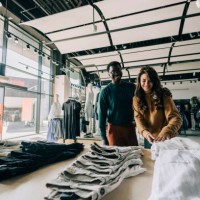 couple shopping together - fashion stock pictures, royalty-free photos & images