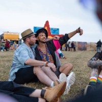 couple taking a selfie at festival - concert stock pictures, royalty-free photos & images