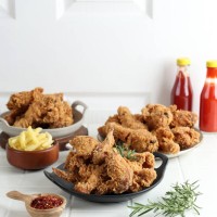 crispy fried chicken fast food - junk food stock pictures, royalty-free photos & images
