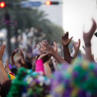 crowd partying and raising hands during festival - concert stock pictures, royalty-free photos & images