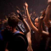 crowded night club - concert stock pictures, royalty-free photos & images